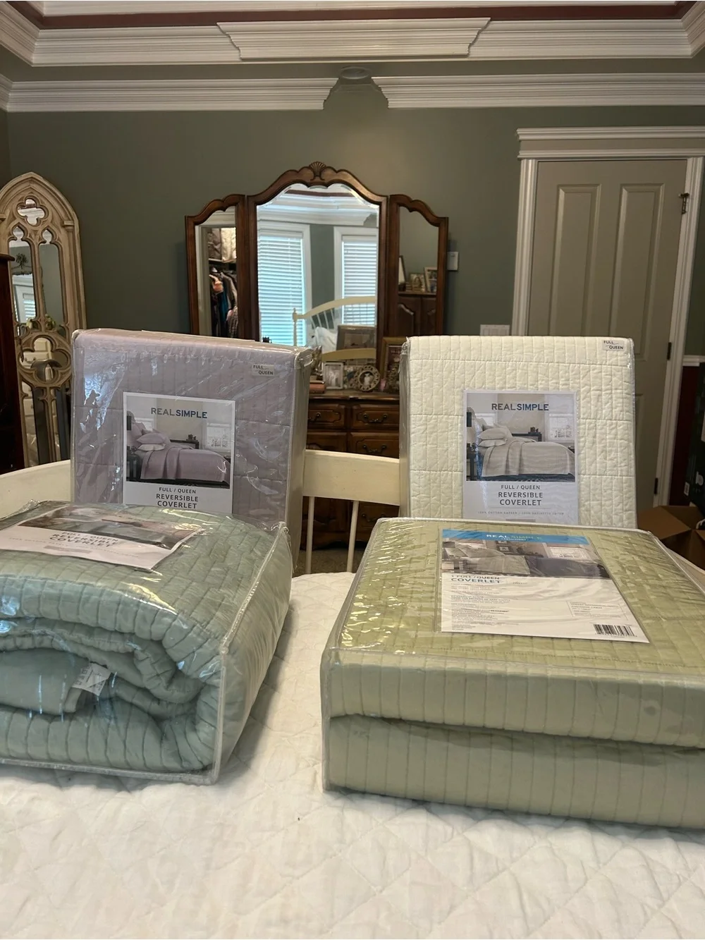 Real Simple Dune Quilted Reversible Coverlet / Bedspread / Blanket in Sage-NWT
